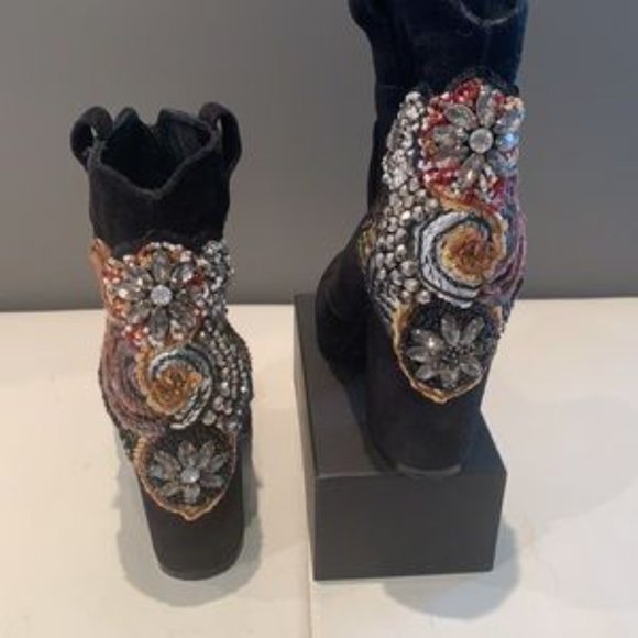 ⬇️Price Drop⬇️HP✨🇮🇹STRATEGIA Gorgeous 💯% Suede/Leather Embellished Ankle Boots - Picture 9 of 14